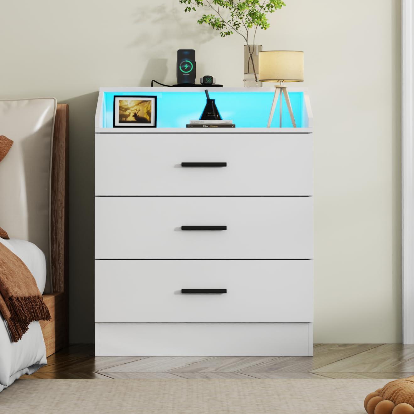 Gyfimoie 4 Drawers Dresser with Power Outlet, Chest of Drawers with LED Light, White Dresser Organizer with Open Storage Cubby, Modern Nightshatnd for Bedroom, Living Room, Entryway, Hallway