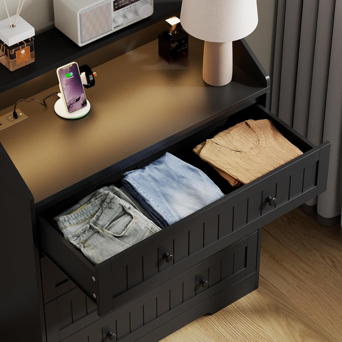 4 Drawer Dresser Bedroom,Chest of Drawers with Charging Station(Black)